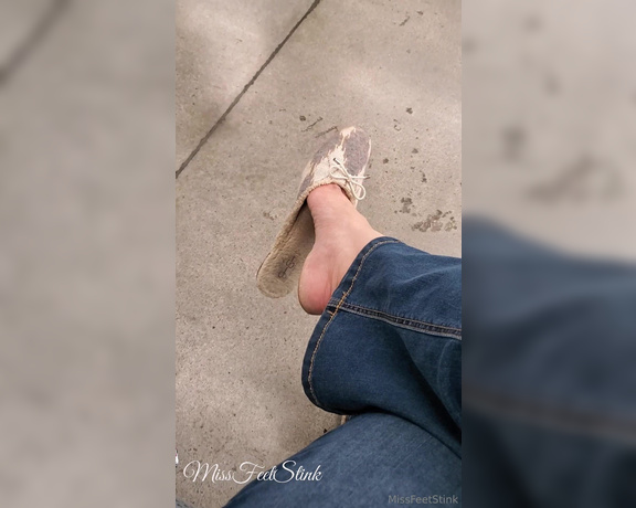 Tori Valentine aka missfeetstinkvip Foot Fetish - 02-04-2024 OnlyFans Video - Where are my danglers at Is thatva term in the foot fetish community Probably not