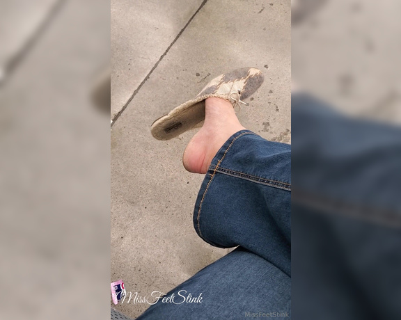 Tori Valentine aka missfeetstinkvip Foot Fetish - 02-04-2024 OnlyFans Video - Where are my danglers at Is thatva term in the foot fetish community Probably not