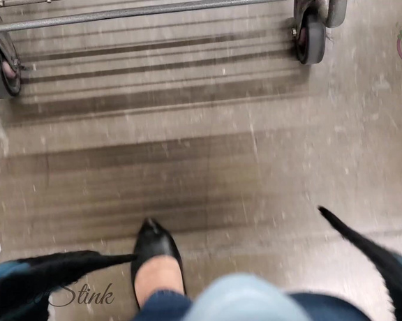 Tori Valentine aka missfeetstinkvip Foot Fetish - 02-17-2024 OnlyFans Video - Several of you enjoy watching me lose my shoes in public places amp walk around barefoot