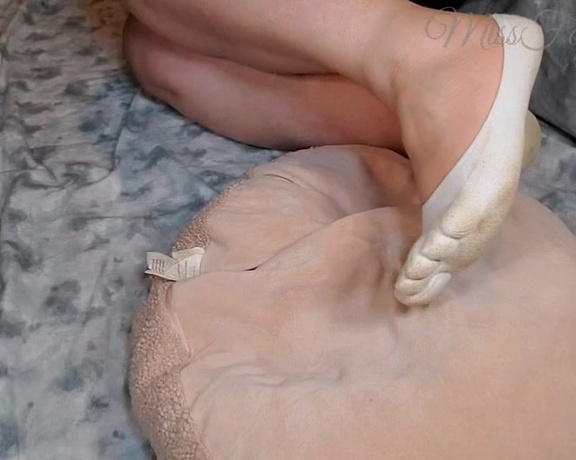 Tori Valentine aka missfeetstinkvip Foot Fetish - 02-14-2024 OnlyFans Video - Since all you seem to do these days is sprawl out on the couch, watch your