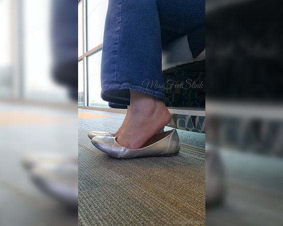 Tori Valentine aka missfeetstinkvip Foot Fetish - 02-22-2024 OnlyFans Video - This is the first of 3 videos that I shot at my local library