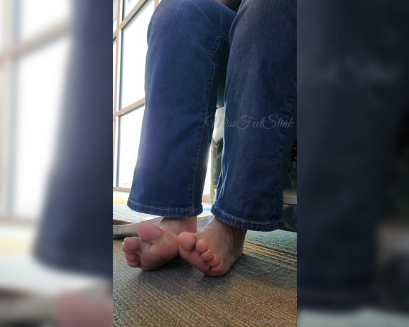 Tori Valentine aka missfeetstinkvip Foot Fetish - 02-22-2024 OnlyFans Video - This is the first of 3 videos that I shot at my local library