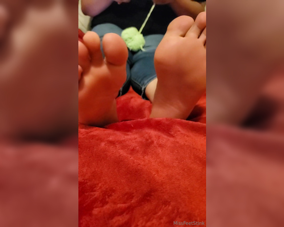 Tori Valentine aka missfeetstinkvip Foot Fetish - 04-27-2024 OnlyFans Video - Whew You can certainly smell my feet tonight