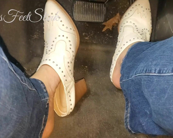 Tori Valentine aka missfeetstinkvip Foot Fetish - 03-10-2024 OnlyFans Video - I love these studded mules But theyre kinda hard to drive in