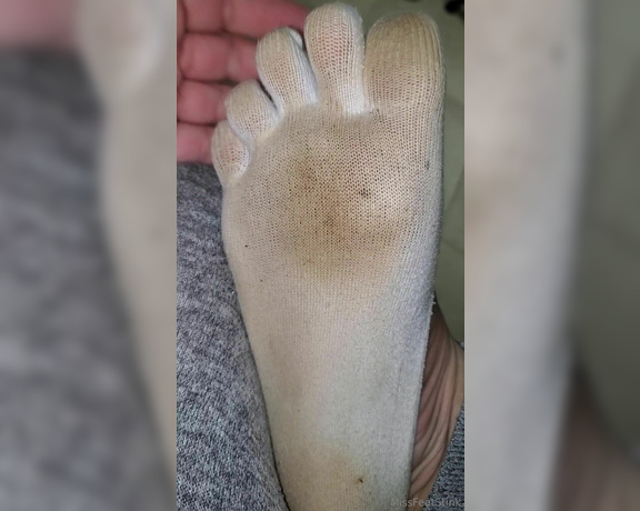 Tori Valentine aka missfeetstinkvip Foot Fetish - 04-30-2024 OnlyFans Video - Sweaty, stained amp stinking I dont know any other way to describe this pair of toe