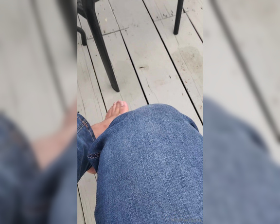 Tori Valentine aka missfeetstinkvip Foot Fetish - 04-21-2024 OnlyFans Video - Lets go out on the deck amp relax for a while