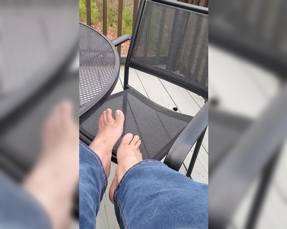 Tori Valentine aka missfeetstinkvip Foot Fetish - 04-21-2024 OnlyFans Video - Lets go out on the deck amp relax for a while