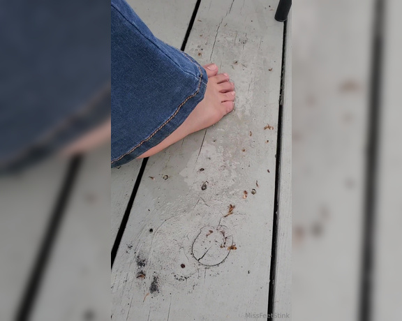 Tori Valentine aka missfeetstinkvip Foot Fetish - 04-21-2024 OnlyFans Video - Lets go out on the deck amp relax for a while