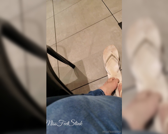 Tori Valentine aka missfeetstinkvip Foot Fetish - 03-12-2024 OnlyFans Video - It was finally warm enough for me to wear flip flops out at night