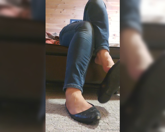 Tori Valentine aka missfeetstinkvip Foot Fetish - 04-03-2024 OnlyFans Video - Sometimes, the shoes just have to come off These flats stink so bad