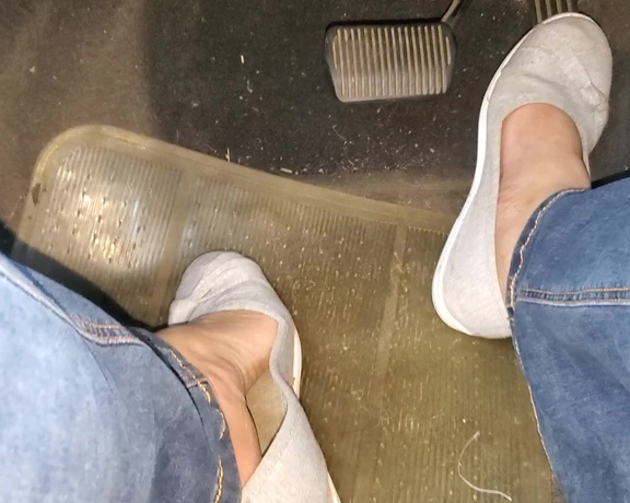 Tori Valentine aka missfeetstinkvip Foot Fetish - 06-02-2024 OnlyFans Video - If you were sitting in the passenger seat, Id be willing to bet youd have to