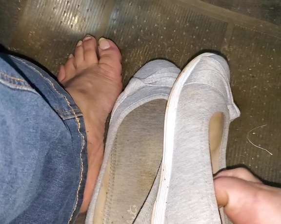 Tori Valentine aka missfeetstinkvip Foot Fetish - 06-02-2024 OnlyFans Video - If you were sitting in the passenger seat, Id be willing to bet youd have to