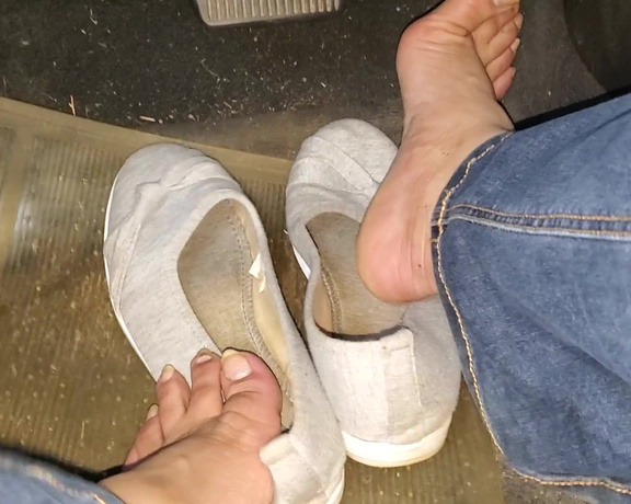 Tori Valentine aka missfeetstinkvip Foot Fetish - 06-02-2024 OnlyFans Video - If you were sitting in the passenger seat, Id be willing to bet youd have to