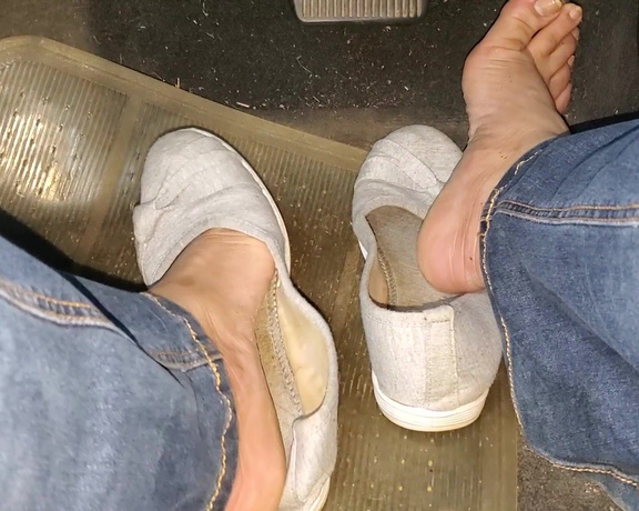 Tori Valentine aka missfeetstinkvip Foot Fetish - 06-02-2024 OnlyFans Video - If you were sitting in the passenger seat, Id be willing to bet youd have to