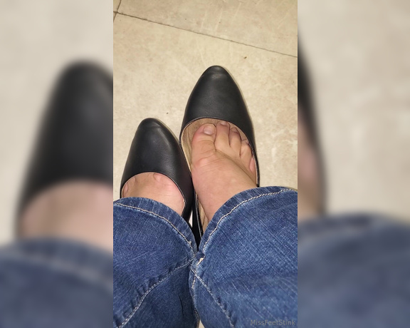 Tori Valentine aka missfeetstinkvip Foot Fetish - 05-18-2024 OnlyFans Video - A productive day means Ill end up with dirty, stinky feet