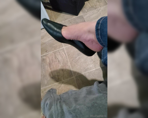 Tori Valentine aka missfeetstinkvip Foot Fetish - 05-28-2024 OnlyFans Video - I know some if you enjoy watching a woman dangle her shoes off her toes and,