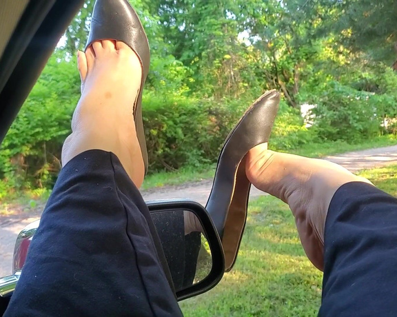 Tori Valentine aka missfeetstinkvip Foot Fetish - 06-05-2024 OnlyFans Video - So, my sister decided to pick me up as soon as I got home from work,