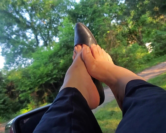 Tori Valentine aka missfeetstinkvip Foot Fetish - 06-05-2024 OnlyFans Video - So, my sister decided to pick me up as soon as I got home from work,