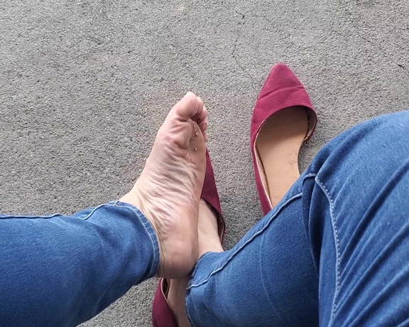 Tori Valentine aka missfeetstinkvip Foot Fetish - 06-15-2024 OnlyFans Video - Can we just sit for a while amp let me rest my feet The air feels