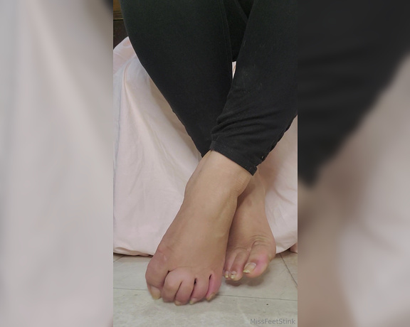 Tori Valentine aka missfeetstinkvip Foot Fetish - 06-16-2024 OnlyFans Video - In the beginning, its all about the nails