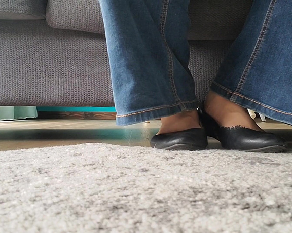 Tori Valentine aka missfeetstinkvip Foot Fetish - 07-04-2024 OnlyFans Video - God bless I didnt expect to see you in the living room when I got home