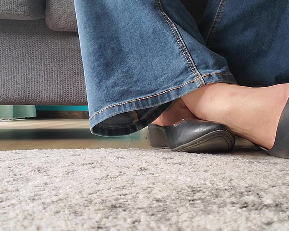 Tori Valentine aka missfeetstinkvip Foot Fetish - 07-04-2024 OnlyFans Video - God bless I didnt expect to see you in the living room when I got home