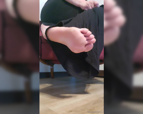 Tori Valentine aka missfeetstinkvip Foot Fetish - 07-02-2024 OnlyFans Video - Im going to give you several views of my feet _ soles, toes amp toenails