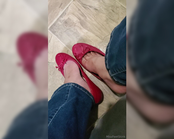 Tori Valentine aka missfeetstinkvip Foot Fetish - 07-03-2024 OnlyFans Video - I dont wear these red flats very much