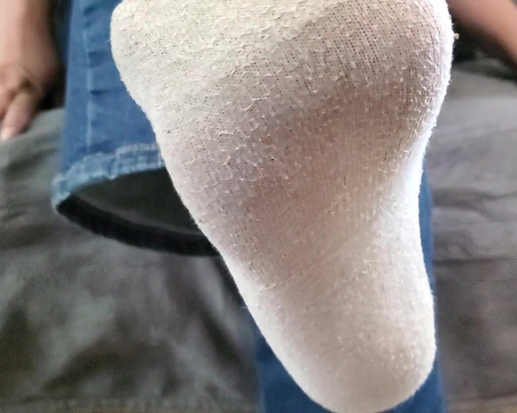 Tori Valentine aka missfeetstinkvip Foot Fetish - 07-14-2024 OnlyFans Video - Family time at the park didnt go so well for me Right in the middle of