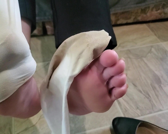 Tori Valentine aka missfeetstinkvip Foot Fetish - 07-20-2024 OnlyFans Video - Lets get these stinky, damp nylons off, shall we Ive had them on way too long