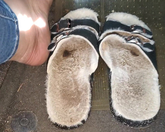 Tori Valentine aka missfeetstinkvip Foot Fetish - 08-11-2024 OnlyFans Video - Why in hell would I chose to wear a pair of dirty, matted_down furry sandals in