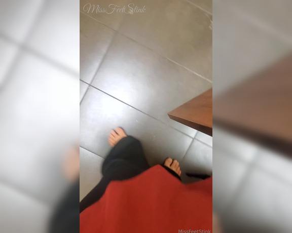 Tori Valentine aka missfeetstinkvip Foot Fetish - 07-17-2024 OnlyFans Video - How bout a montage of me walking barefoot in public amp at work Sound pretty good