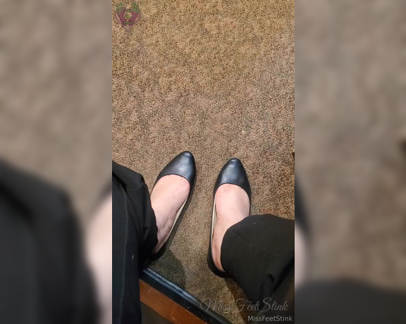 Tori Valentine aka missfeetstinkvip Foot Fetish - 07-10-2024 OnlyFans Video - Some stinky black flats shoe play