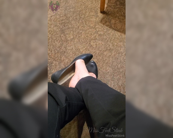 Tori Valentine aka missfeetstinkvip Foot Fetish - 07-10-2024 OnlyFans Video - Some stinky black flats shoe play