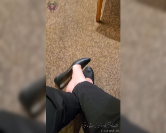 Tori Valentine aka missfeetstinkvip Foot Fetish - 07-10-2024 OnlyFans Video - Some stinky black flats shoe play