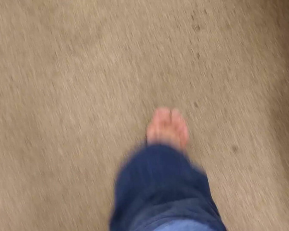 Tori Valentine aka missfeetstinkvip Foot Fetish - 07-17-2024 OnlyFans Video - How bout a montage of me walking barefoot in public amp at work Sound pretty good