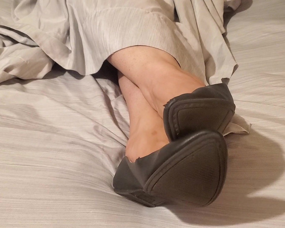 Tori Valentine aka missfeetstinkvip Foot Fetish - 07-25-2024 OnlyFans Video - Lets keep quiet