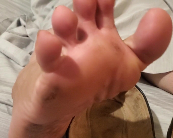 Tori Valentine aka missfeetstinkvip Foot Fetish - 07-25-2024 OnlyFans Video - Lets keep quiet