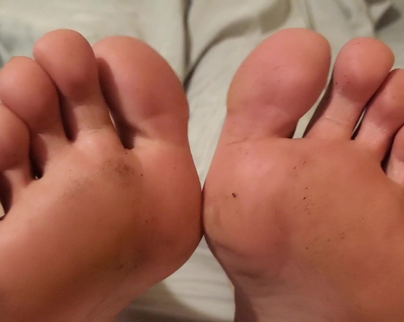 Tori Valentine aka missfeetstinkvip Foot Fetish - 07-25-2024 OnlyFans Video - Lets keep quiet