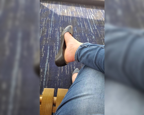 Tori Valentine aka missfeetstinkvip Foot Fetish - 08-25-2024 OnlyFans Video - Ive been walking the floors of this convention for quite a while youll see another video