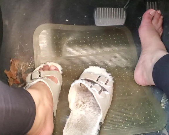 Tori Valentine aka missfeetstinkvip Foot Fetish - 09-08-2024 OnlyFans Video - 100 legit _ these sandals smell awful