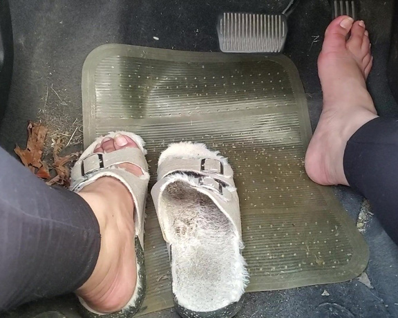 Tori Valentine aka missfeetstinkvip Foot Fetish - 09-08-2024 OnlyFans Video - 100 legit _ these sandals smell awful