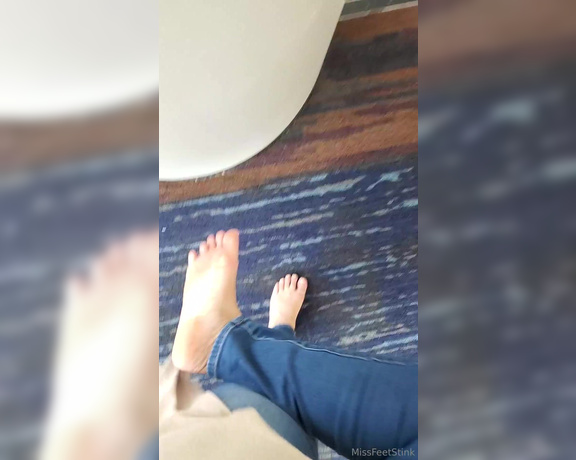 Tori Valentine aka missfeetstinkvip Foot Fetish - 08-31-2024 OnlyFans Video - Heres the 2nd video from a recent convention that I attended