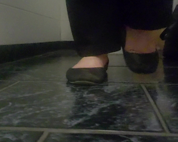 Tori Valentine aka missfeetstinkvip Foot Fetish - 09-07-2024 OnlyFans Video - Found these old clips that I recorded when I first started this venture