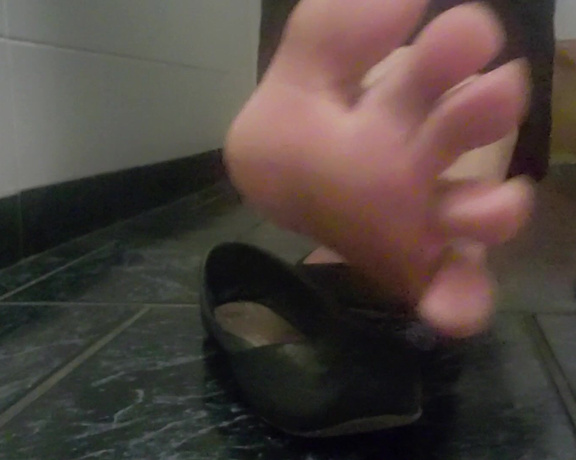 Tori Valentine aka missfeetstinkvip Foot Fetish - 09-07-2024 OnlyFans Video - Found these old clips that I recorded when I first started this venture