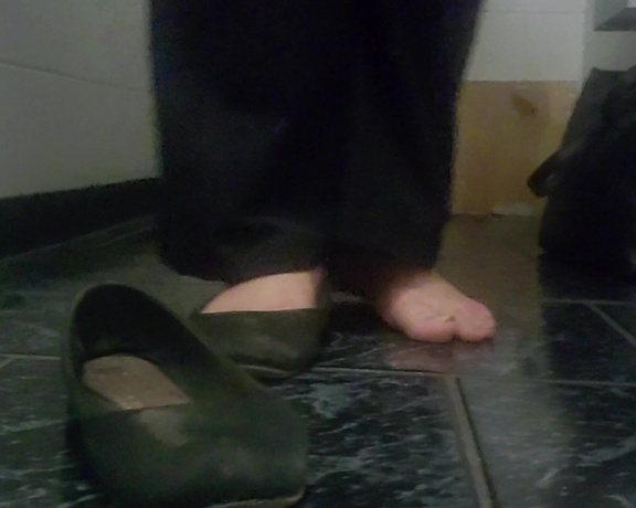 Tori Valentine aka missfeetstinkvip Foot Fetish - 09-07-2024 OnlyFans Video - Found these old clips that I recorded when I first started this venture