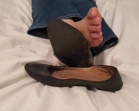 Tori Valentine aka missfeetstinkvip Foot Fetish - 08-23-2024 OnlyFans Video - I really shouldnt have to give you a description with this video