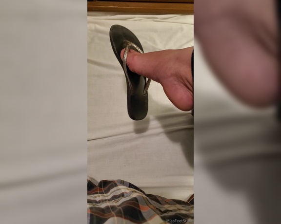 Tori Valentine aka missfeetstinkvip Foot Fetish - 10-05-2024 OnlyFans Video - Flip flop season will be coming to an end around my area pretty soon