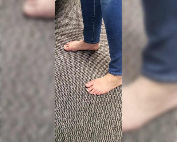 Tori Valentine aka missfeetstinkvip Foot Fetish - 09-24-2024 OnlyFans Video - Barefoot in public or at work Absolutely no problem for me