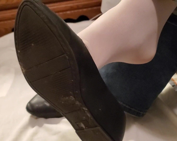 Tori Valentine aka missfeetstinkvip Foot Fetish - 09-25-2024 OnlyFans Video - You seem to fancy my feet in nylons from time to time, even if they are